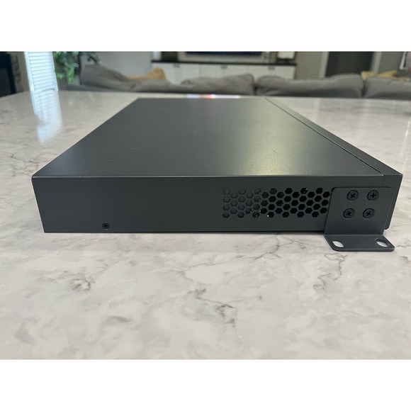 Datto L24 24 Port Gigabit PoE+ Cloud Managed L2 Switch with 2 Dual-Speed SFP - Picture 5 of 7